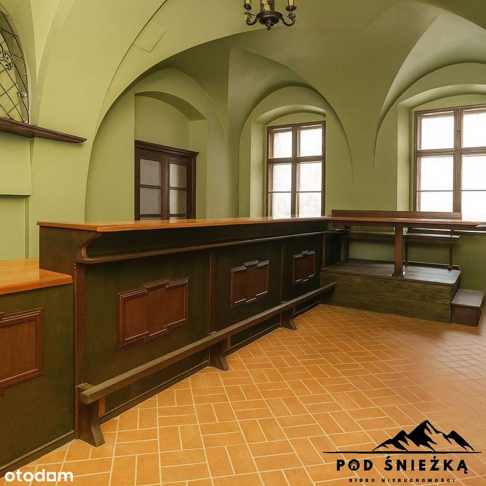 Zabytkowy obiekt handlowo-gastronomiczny- Centrum-12