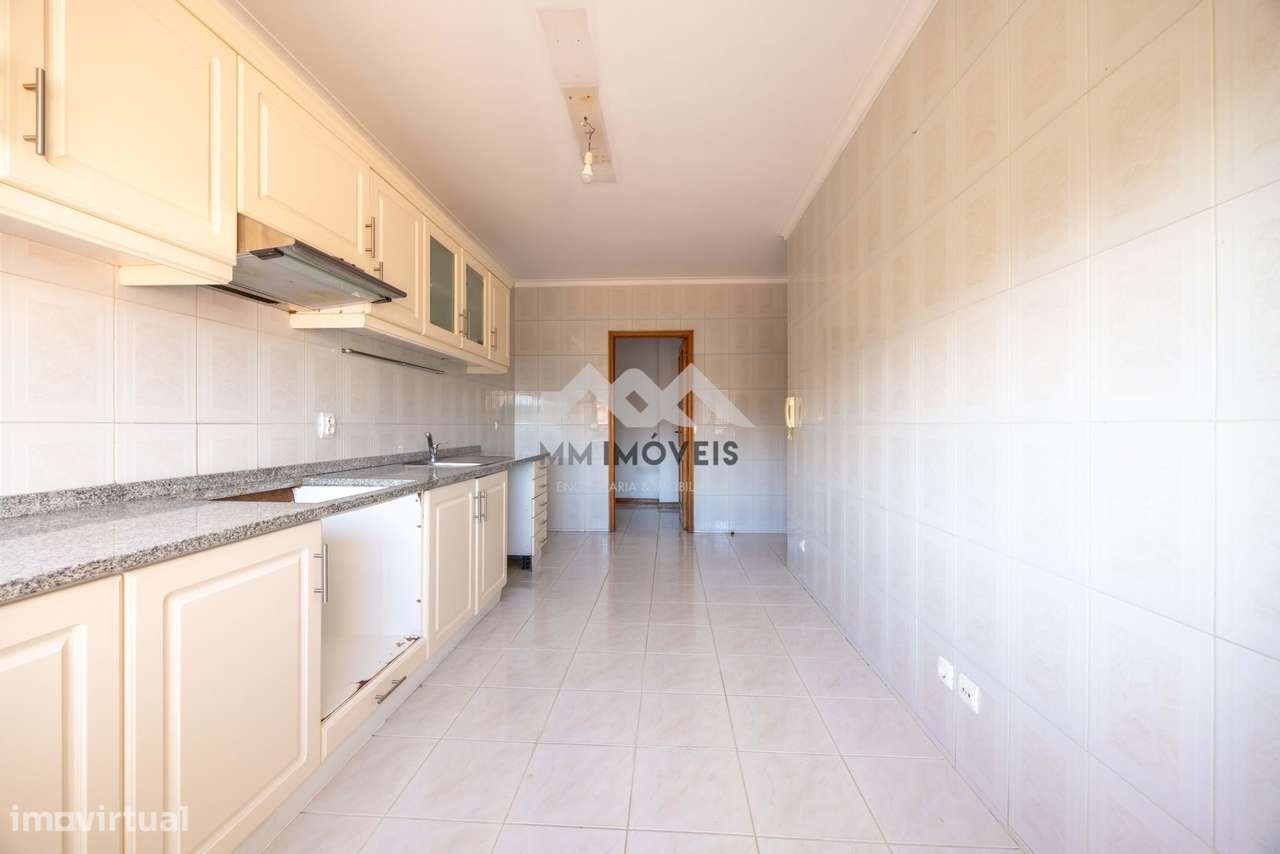 Apartamento T2 + Sótão | Vilar do Paraiso | 2 Frentes | Suite | Garage - Grande imagem: 5/41