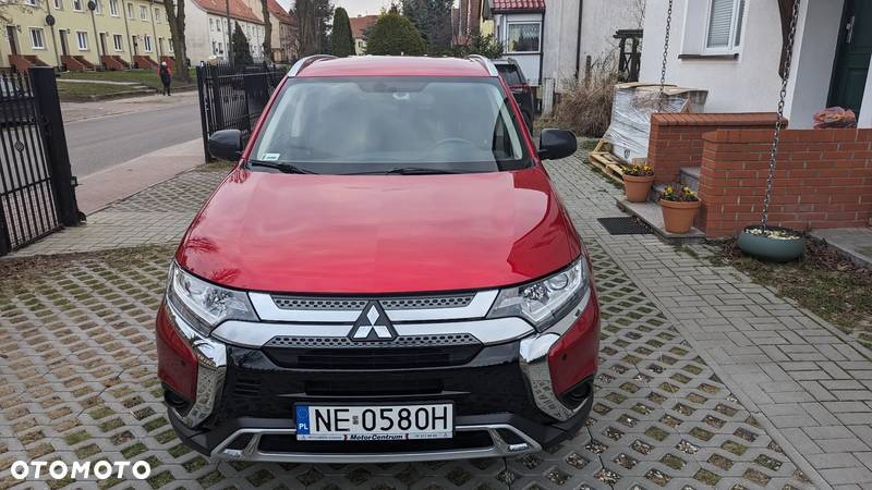 Mitsubishi Outlander 2.0 Invite + 2WD - 3