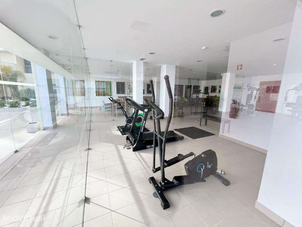 Apartamento T0+1 varanda vista deslumbrante mar Sesimbra-16