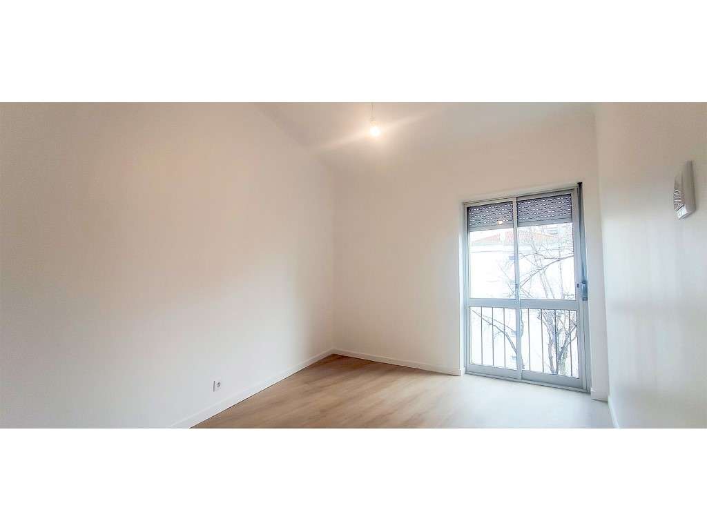 T2 Cacém em zona central perto de transportes-3