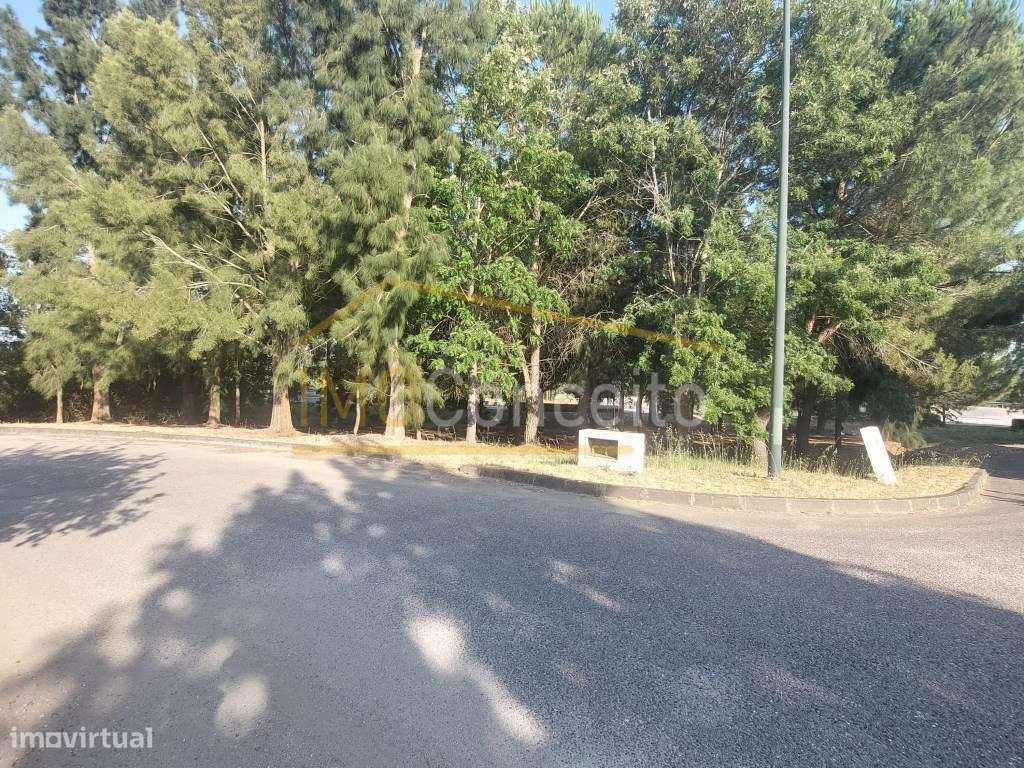 Loteamento Pinhal De´L Rei
Valores dos lotes desde 35.000€ - Grande imagem: 2/13