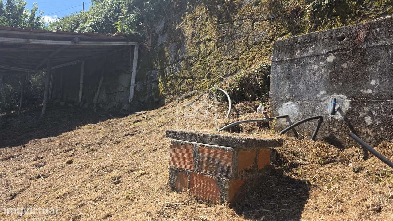 Moradia para Restaurar T3 Venda em São João de Fontoura,Resende-9