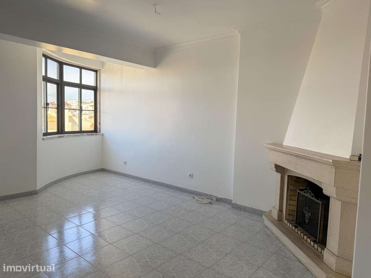 T3 Centro de Queijas, Oeiras. Parqueamento, Arrecadação, Varandas. - Grande imagem: 4/28