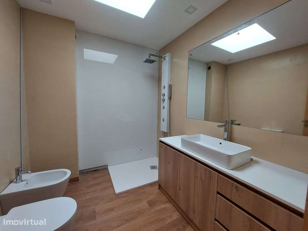 Moradia T4 + office em Pedroso-12