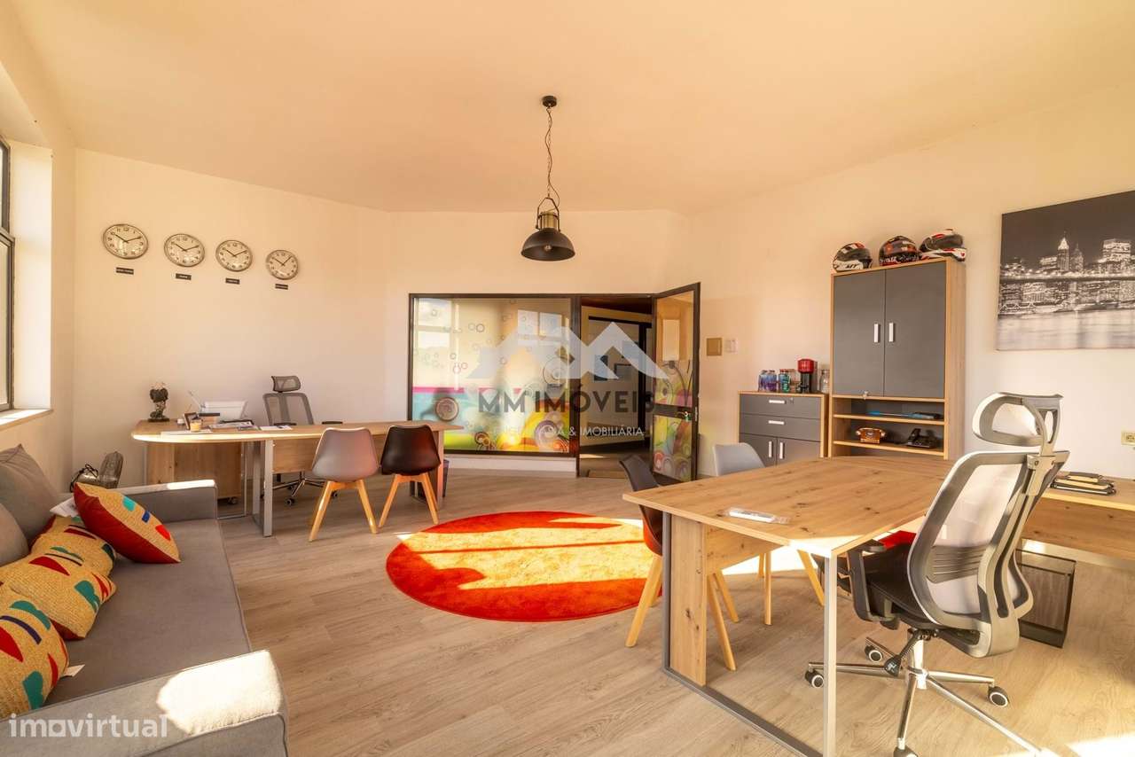 Loja | Centro Comercial S. Pedro do Sul | Luz Natural | Duas frentes S-5