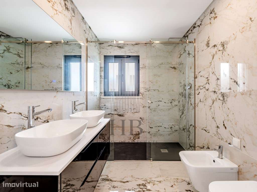 Apartamento T2 com Rooftop Privado, Piscina e Vista Panorâmica-31