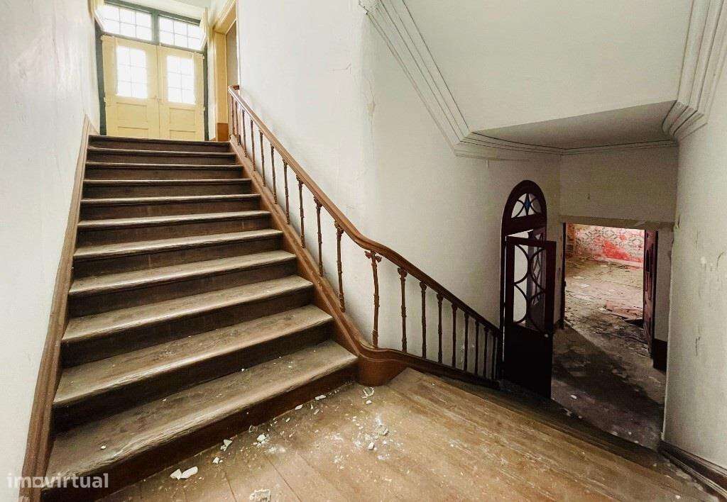 Prédio em zona da Alta - Grande imagem: 2/22