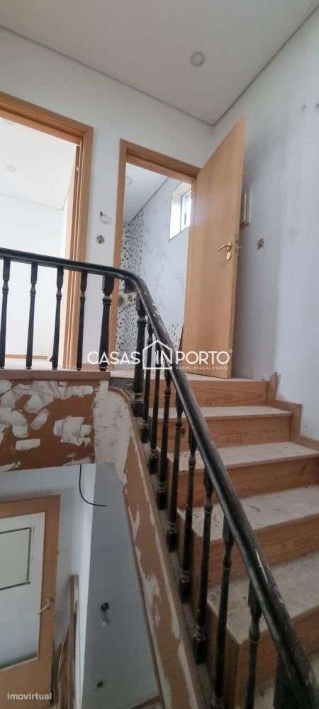 Prédio no Cais de Gaia - Grande imagem: 5/13