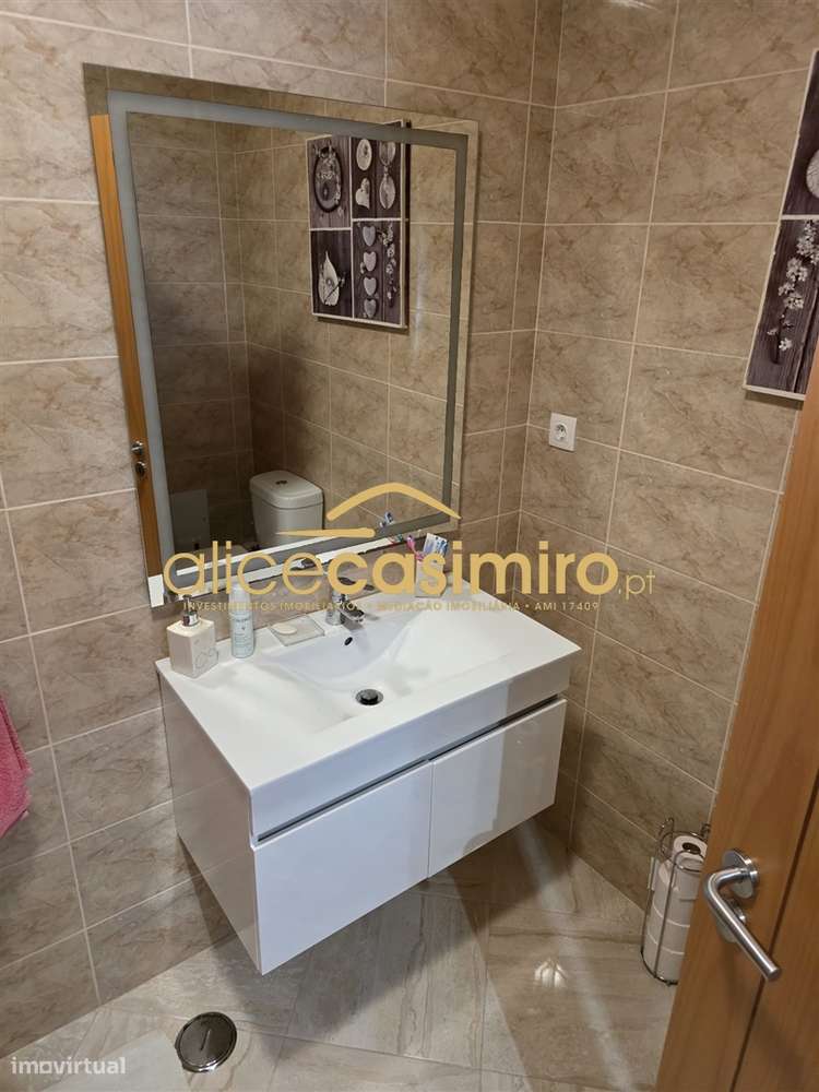 Moradia T4 - boas áreas- excelente estado!-37