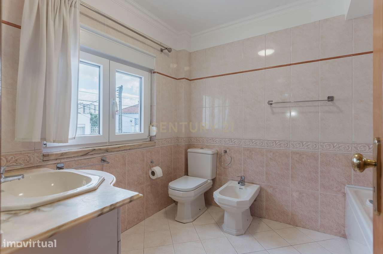 Moradia T3 de Charme no Bairro da Encarnação-8