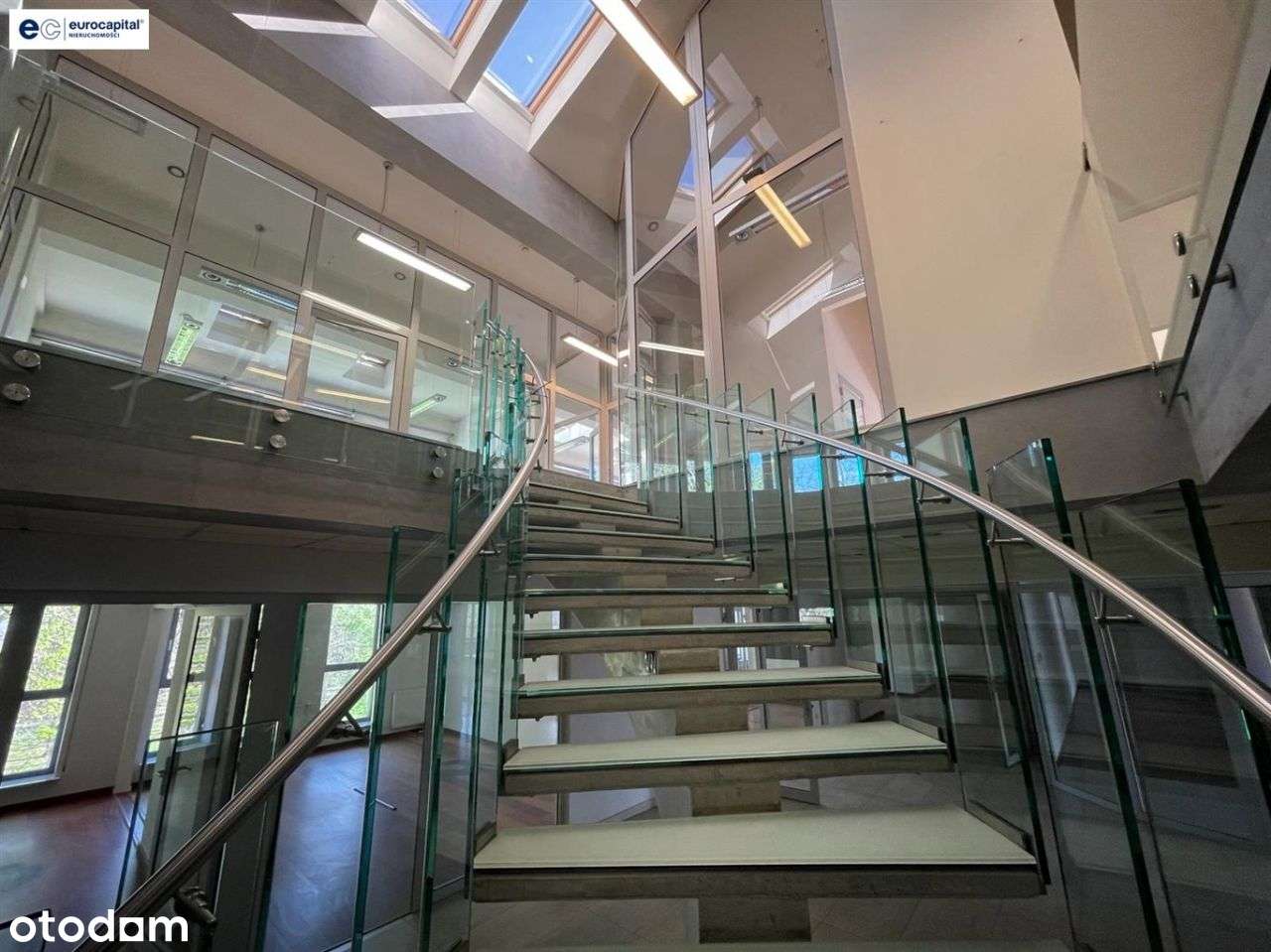 Budynek biurowo-usługowy z windą i parkingiem-7