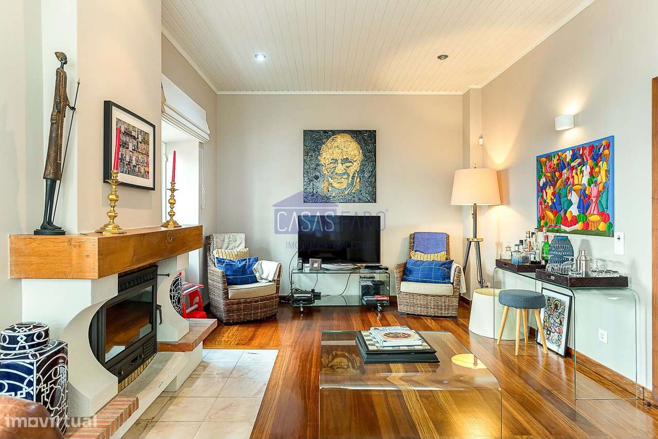 Imponente Moradia V3 de 3 pisos na zona da Avenida 5 de Outubro em Far-31