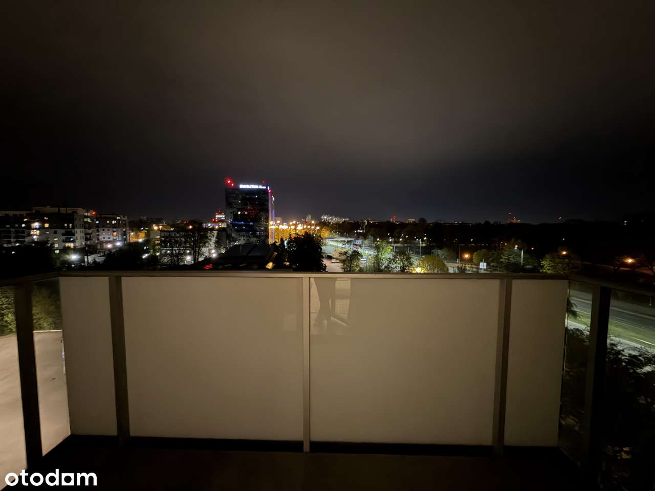 2 pokoje w Apartamentowcu al. Mickiewicza 4