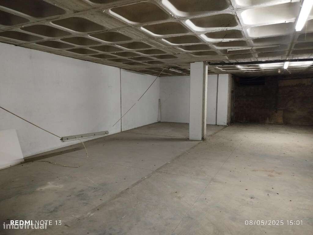 Armazém / Estacionamento para venda em Lisboa - Grande imagem: 2/8
