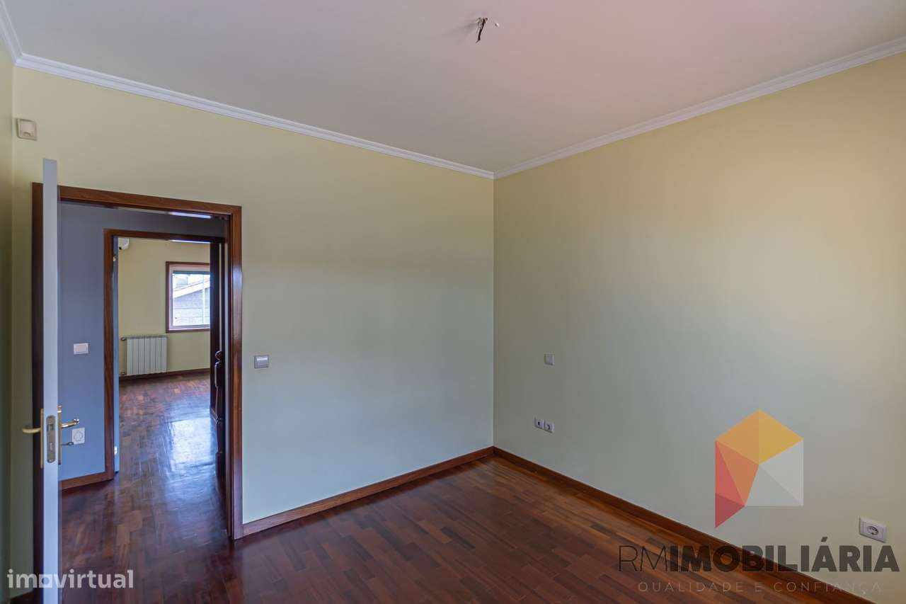 Moradia T4 em Fânzeres-18