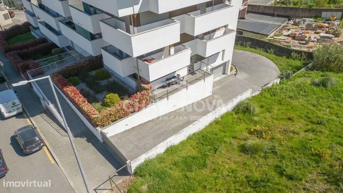 Excelente Apartamento T3 com Terraço em Oliveira do Douro,-30