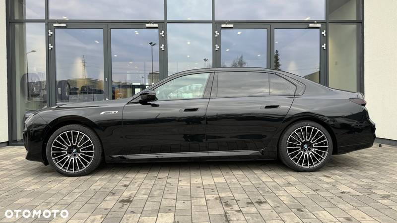 BMW i7 M70 xDrive - 9