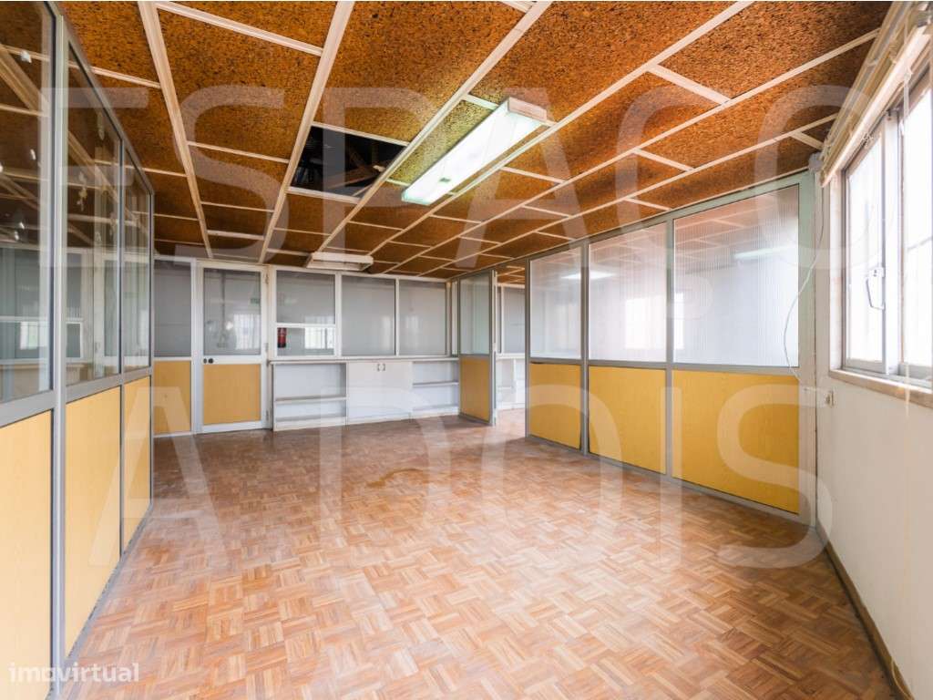 Armazém Amplo; com 2 Pisos! Boa Localização, próximo do Centro da A...-43