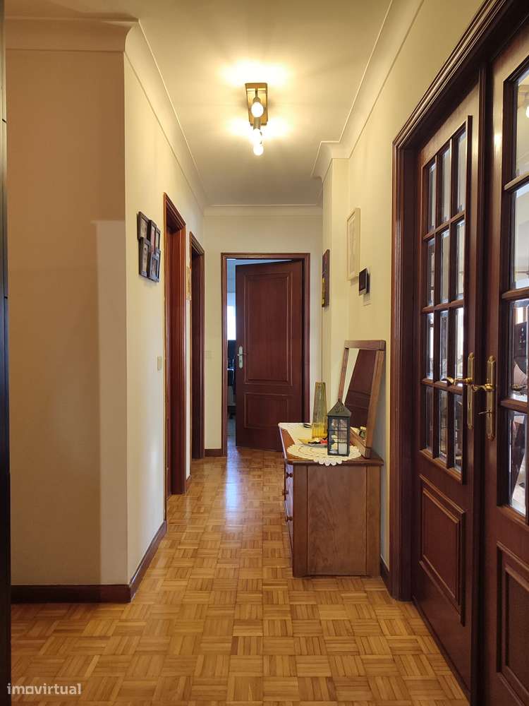 Bom T4 c/ terraço/varandas/nascente poente, a 5 minutos a pé do metro-24