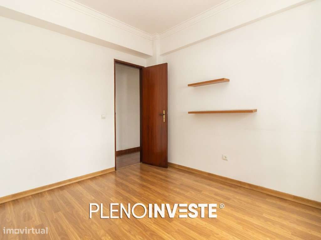 Apartamento T2 na Torre da Marinha-5