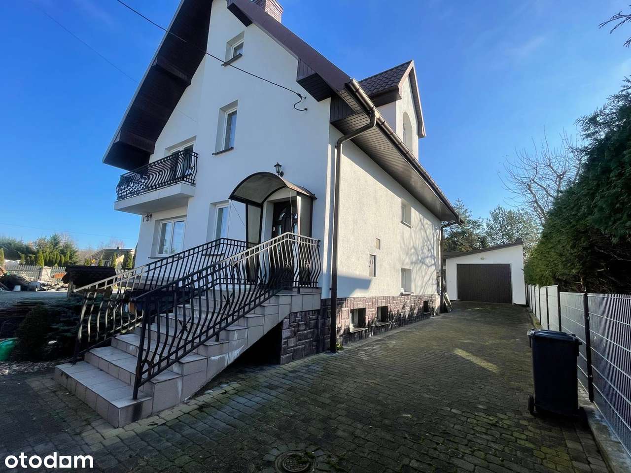 Dom z ogromnym potencjałem w Komorowie – dla rodziny lub pod BIZNES! - Pełny obrazek: 2/15