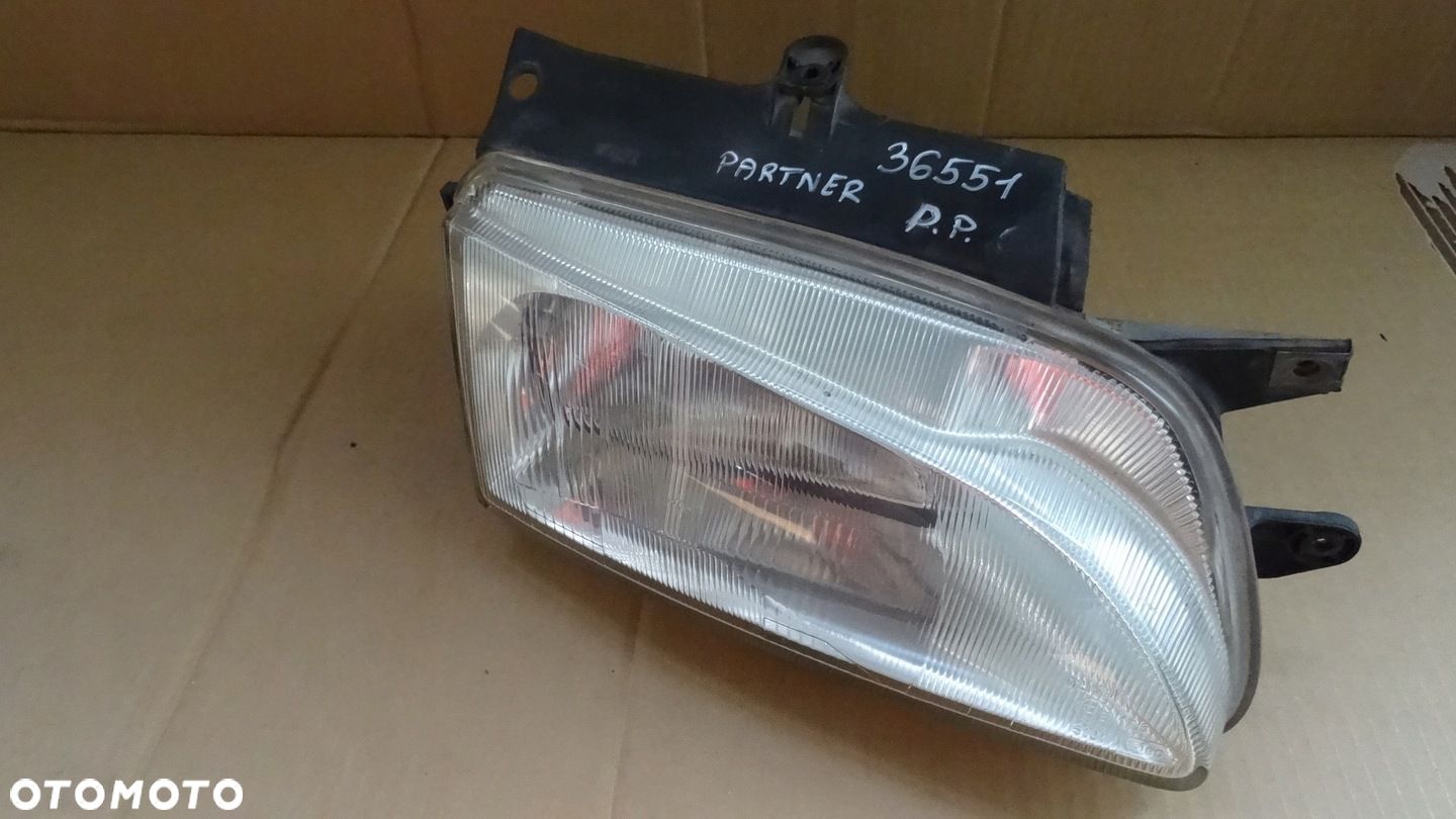 PARTNER I REFLEKTOR LAMPA PRAWA PRAWY PRZÓD - 1