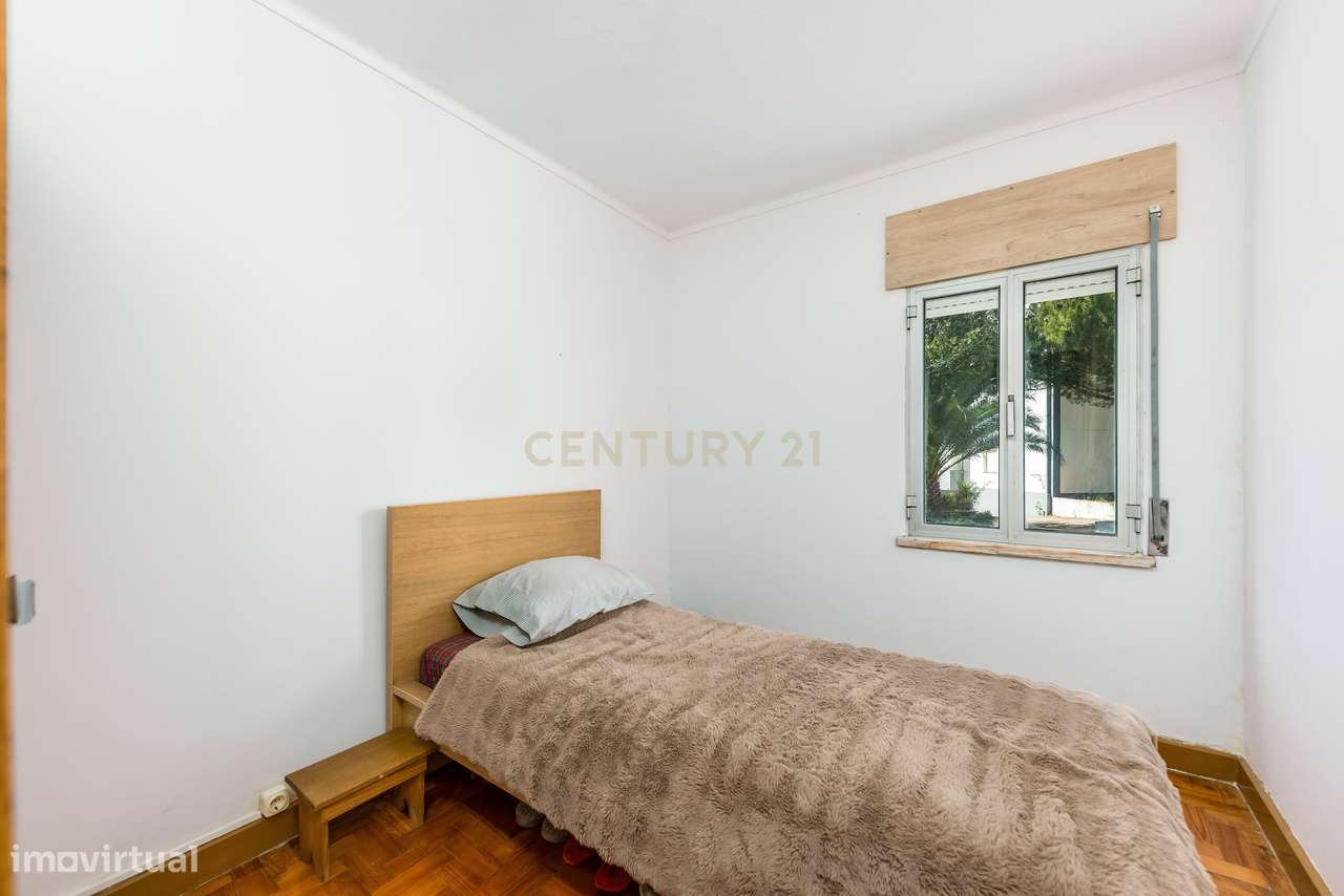 Apartamento T4 convertido em T3 | Mira-Sintra-14