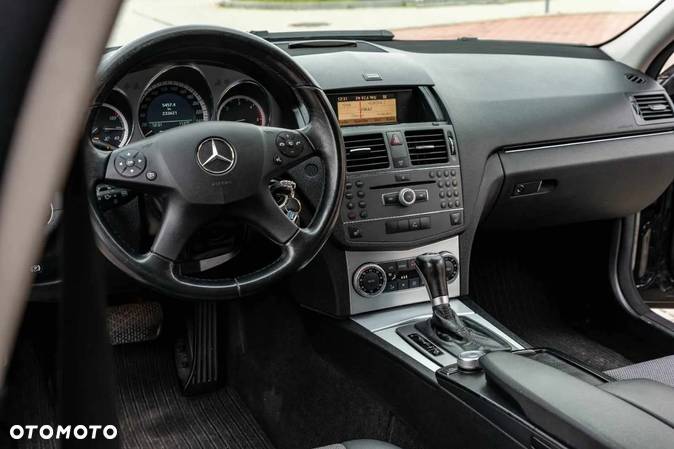 Mercedes-Benz Klasa C 220 CDI BlueEff 4-Matic Elegance - 31