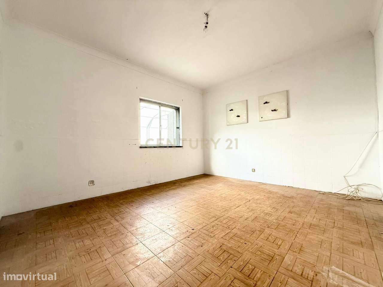 Moradia isolada na Aroeira com terreno de 600mt - Grande imagem: 3/13