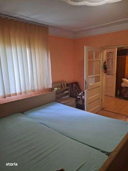 Casa si teren de vanzare - Imagine principală: 5/8