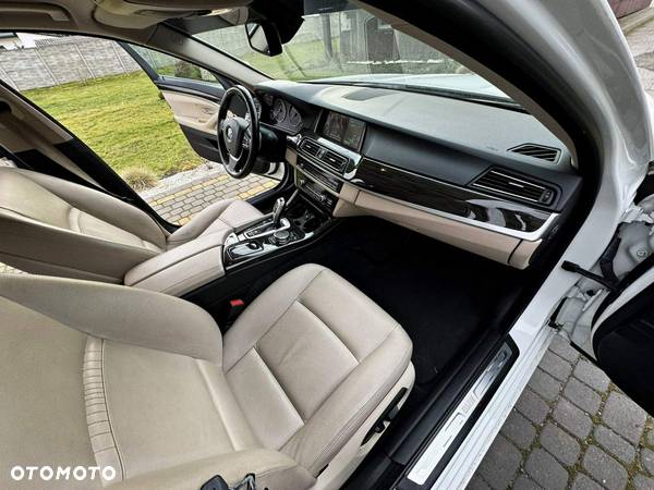 BMW Seria 5 520d Touring Luxury Line - 16