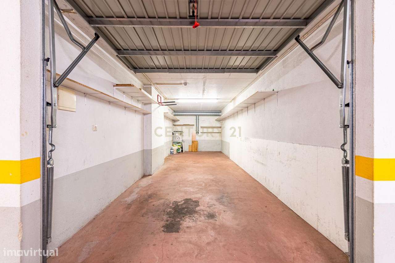 T3 com duas varandas na Rua Pulido Valente Colinas do Cruzeiro-37