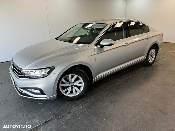 Volkswagen Passat 2.0 TDI DSG Comfortline - 12