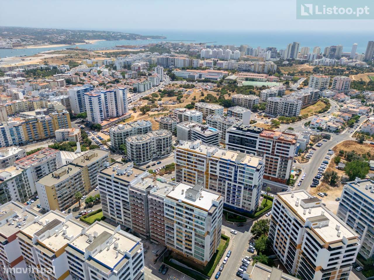 Apartamento T2 com Piscina, Varanda em Portimão-32