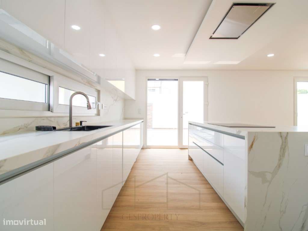 Moradia Isolada T4 - inserida em lote 420m2 - Aldeias de Irmaos - A...-13