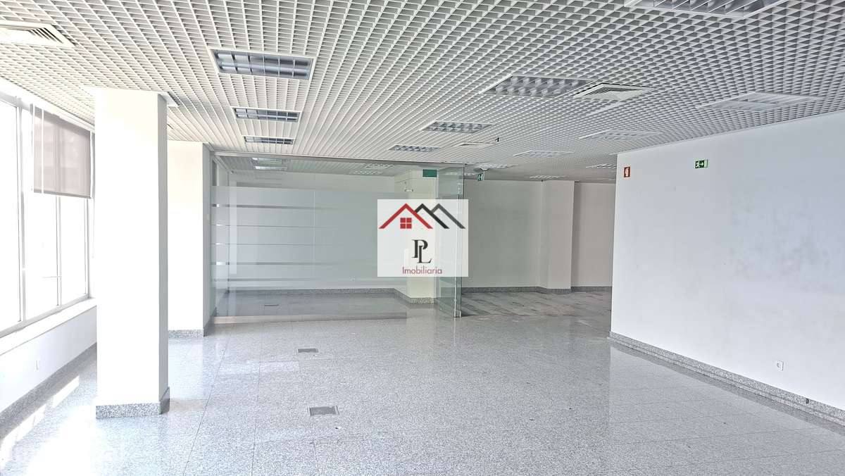 Loja com 3 lugares de estacionamento | Miranda do Corvo | Coimbra (V97-22