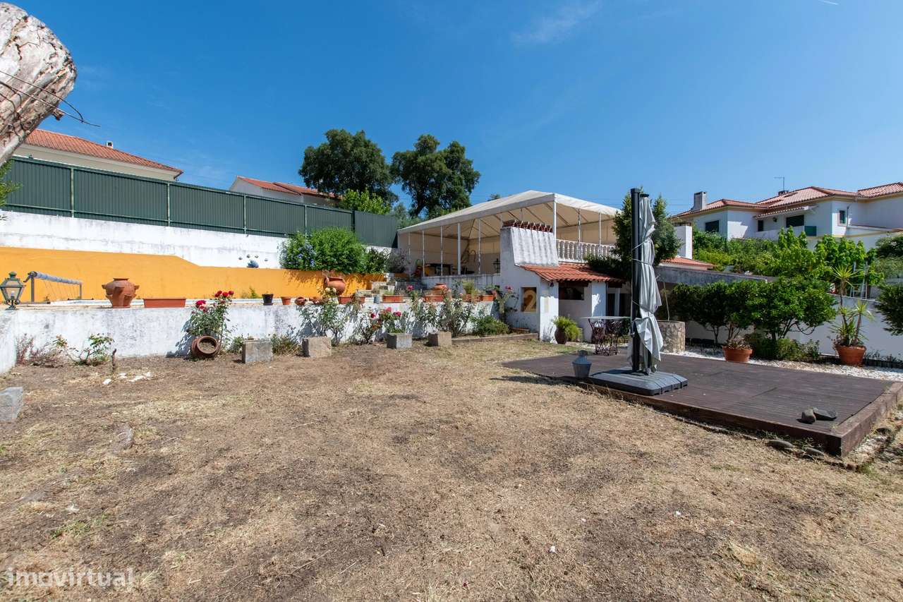 T4 +1 com jardim, piscina e garagem-42