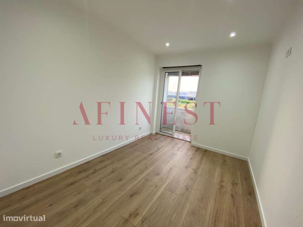 T2 Remodelado com Varandas e Vista Desafogada - Estrada Militar, Ág... - Grande imagem: 5/19