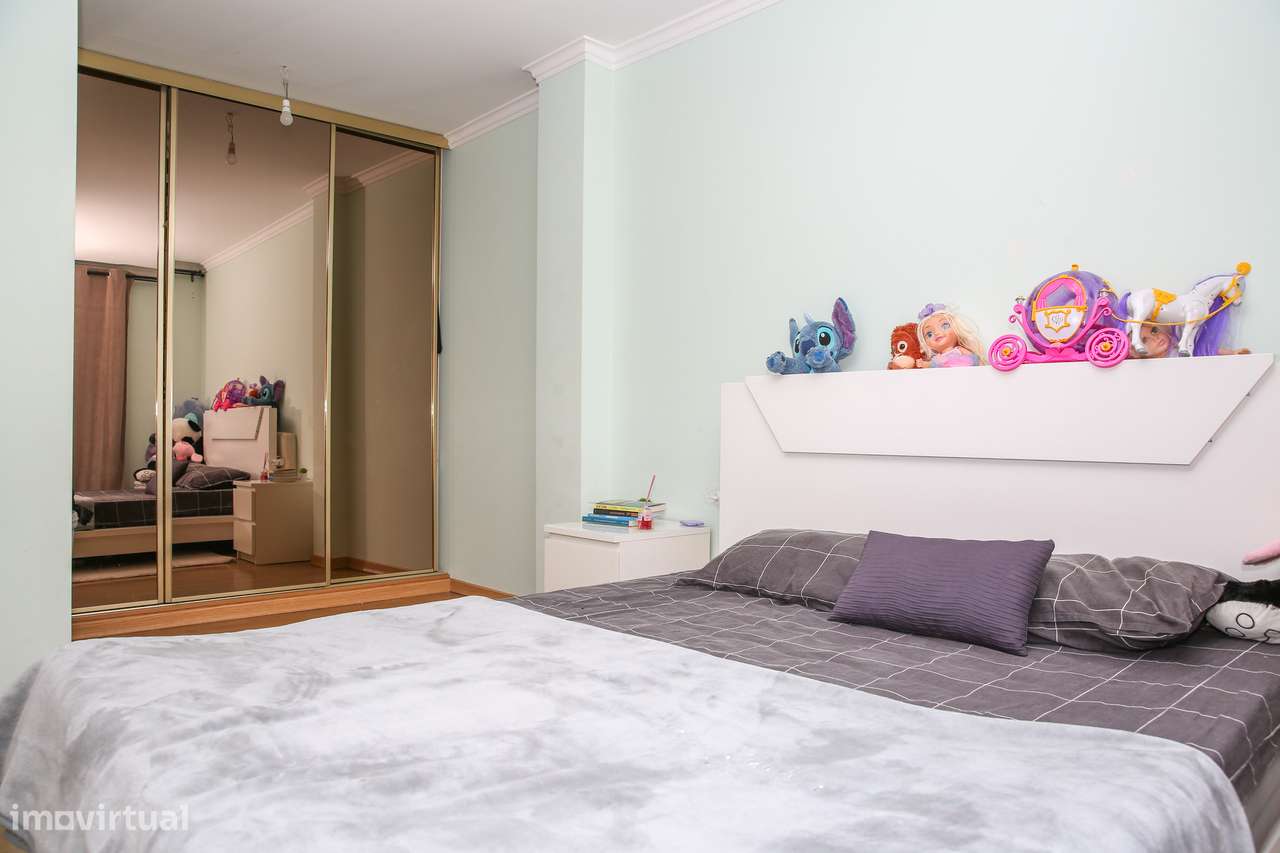 Fantástico Apartamento T3 com terraço e 2 lugares de garagem-17