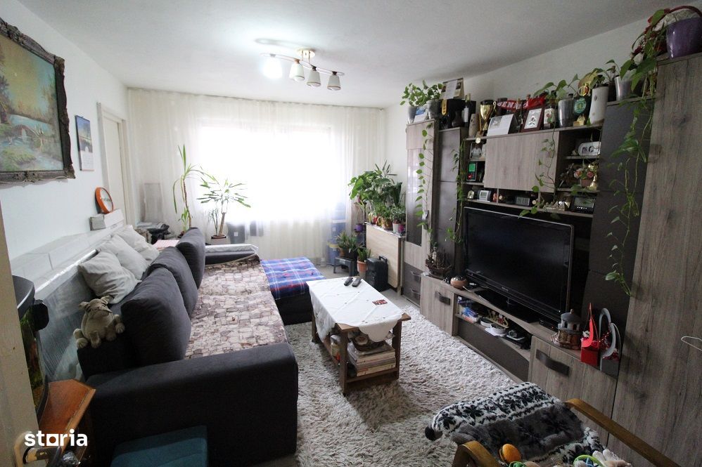 Vând apartament 2 camere Hunedoara, zona Profi-Bd. Dacia, parter înalt