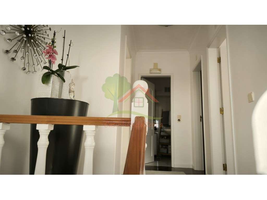 Moradia T5 com Vista de Mar Deslumbrante em Baleia, Carvoeira!-16