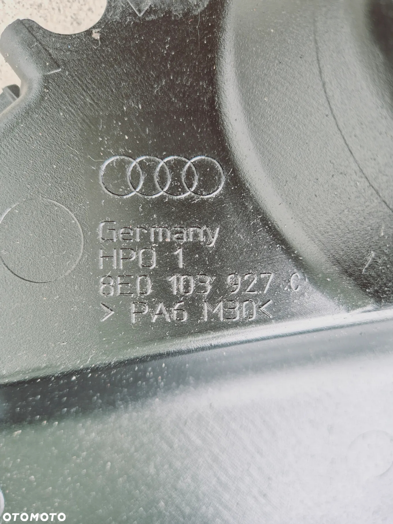 OSŁONA GÓRNA KOMORY SILNIKA / ZBIORNICZKA AUDI A4 B6 3.0 B 8E0103927C - 23