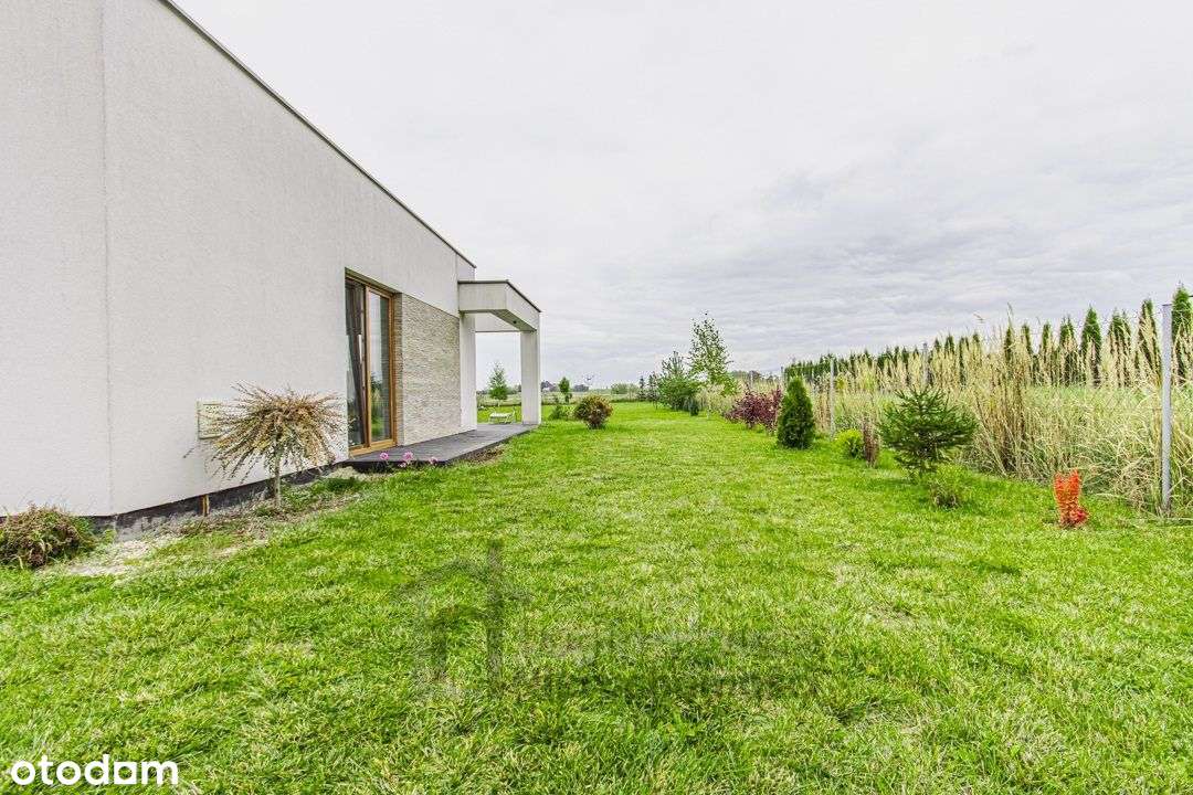 Nowoczesny,parterowy dom na przestronnej działce!-13