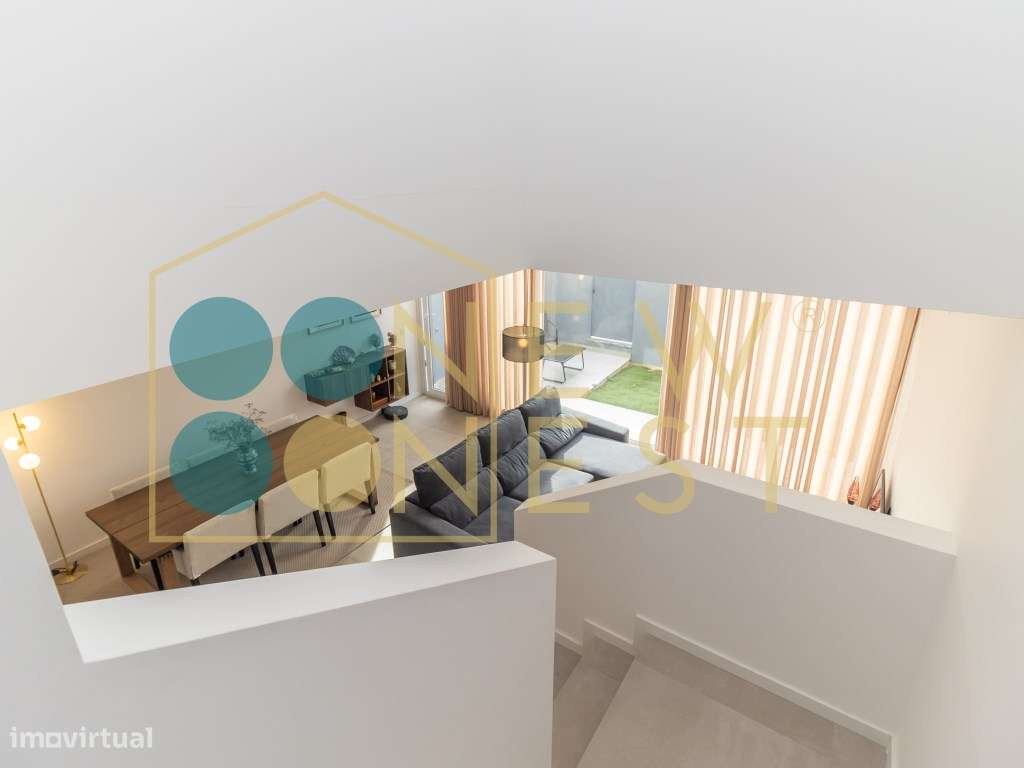 Moradia T3+1 em Banda como Nova com pátio e Vista Castelo de Palmel...-19