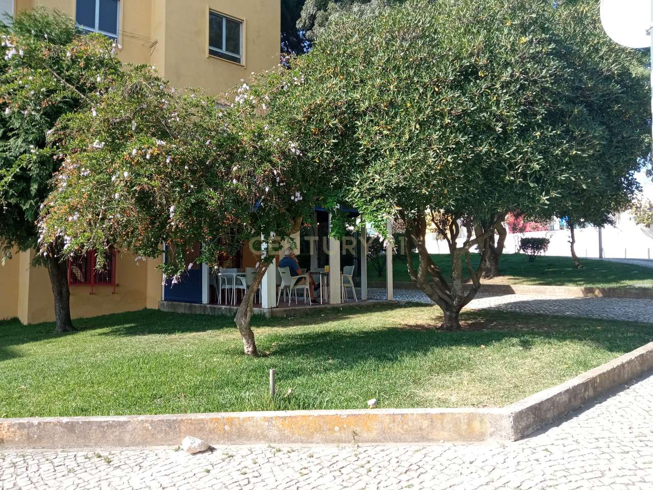 INVESTIDOR -  Trespasse de Pastelaria e cafetaria em pleno funcionamen-7