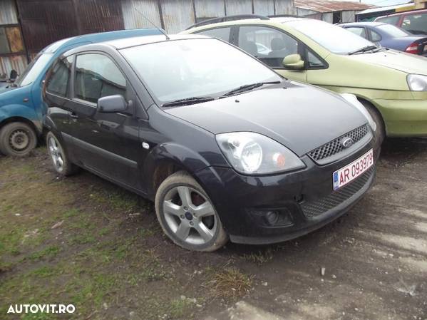 Dezmembrez Ford Fiesta 1.4tdci negru 3 usi dezmembrari piese - 1