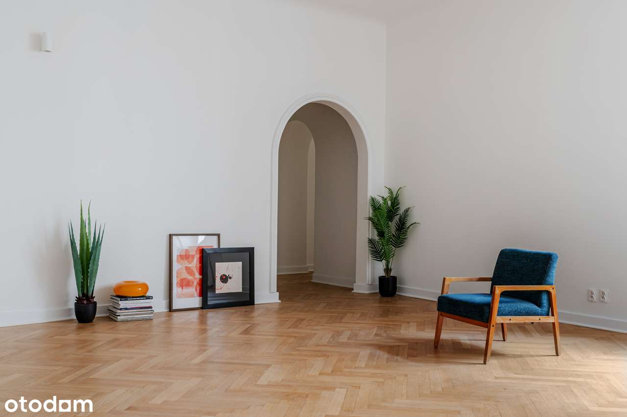 Przestronne mieszkanie ze sztukateriami w historycznej kamienicy - Pełny obrazek: 4/10