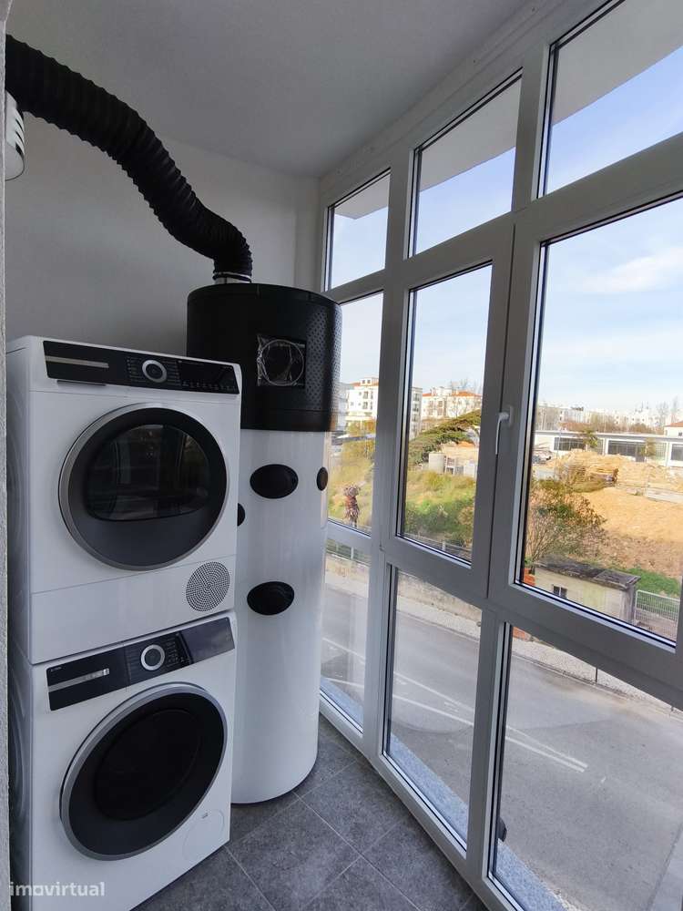 Apartamento T4 Novo c/ Garagem e um parque de Estacionamento-4