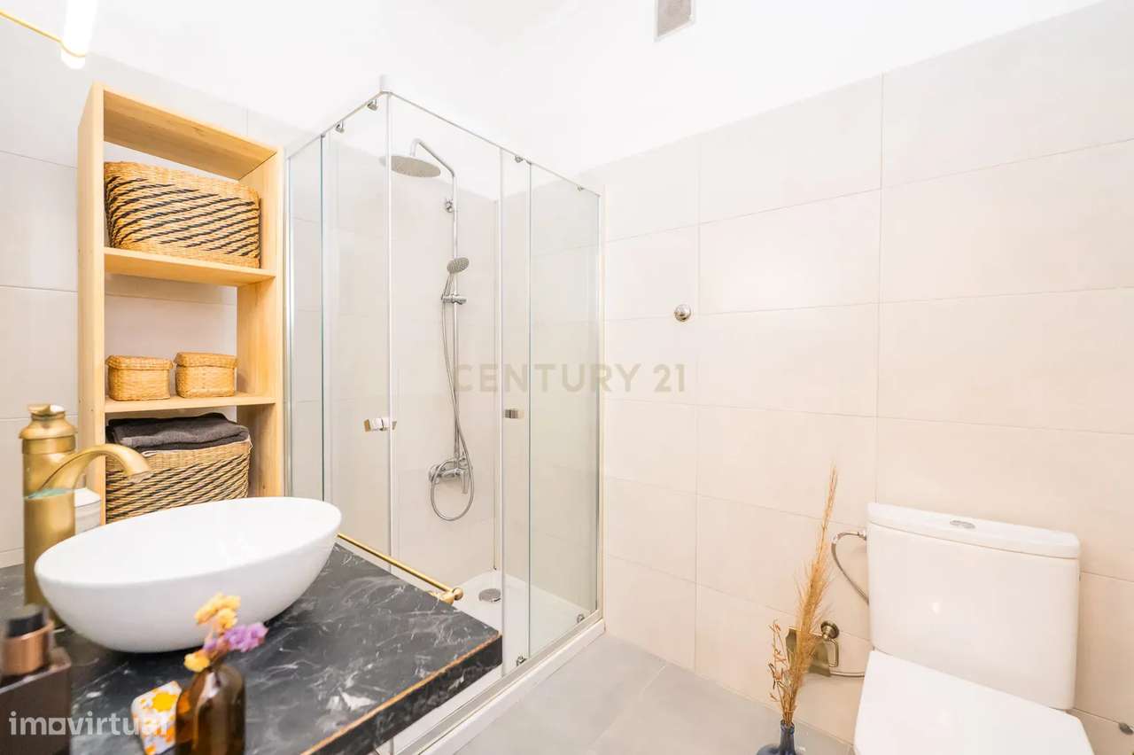 Excelente T2 Totalmente Remodelado | Monte Estoril-18